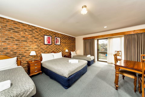 Hume Country Motor Inn - Sunshine Coast Guide 5