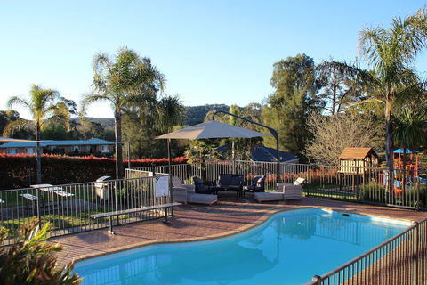 Hume Country Motor Inn - Sunshine Coast Guide 2