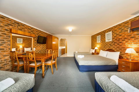 Hume Country Motor Inn - Sunshine Coast Guide 4