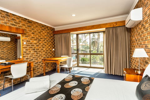 Hume Country Motor Inn - Sunshine Coast Guide 6