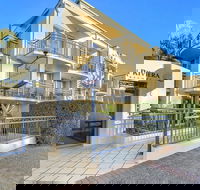 Golden Riviera Beach Resort