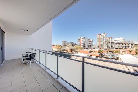 Adina Apartment Hotel Wollongong - Sunshine Coast Guide 5