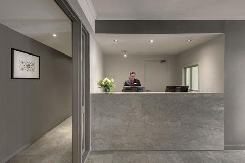 Adina Apartment Hotel Sydney Chippendale - Sunshine Coast Guide 4