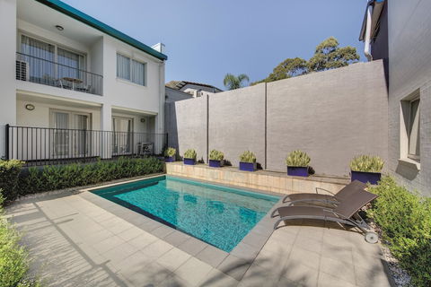 Adina Apartment Hotel Sydney Chippendale - Sunshine Coast Guide 1