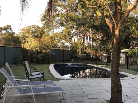 Emeraldene Inn & Eco-Lodge - Sunshine Coast Guide 0