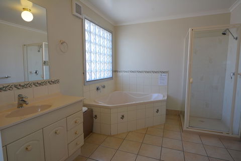 City Centre Motel - Sunshine Coast Guide 5