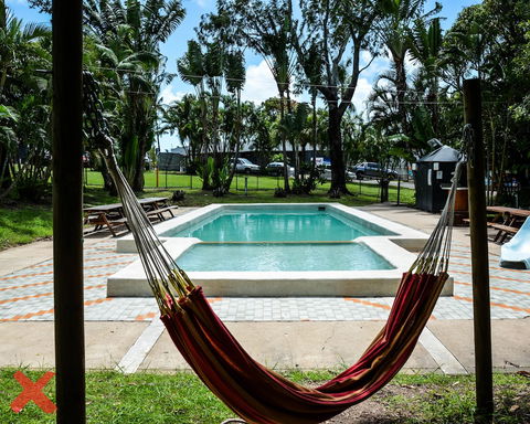 Base Airlie Beach Resort - Sunshine Coast Guide 4