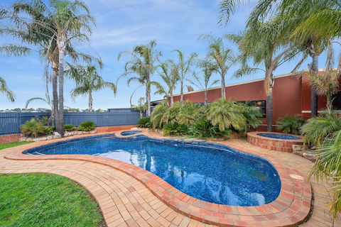 Comfort Inn Peppermill - Sunshine Coast Guide 3