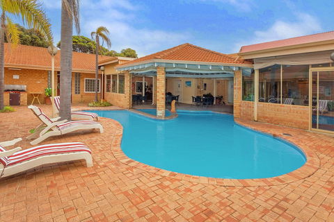 Comfort Inn Bay Of Isles - Sunshine Coast Guide 2