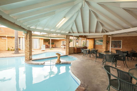 Comfort Inn Bay Of Isles - Sunshine Coast Guide 0