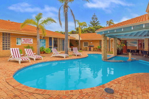 Comfort Inn Bay Of Isles - Sunshine Coast Guide 3