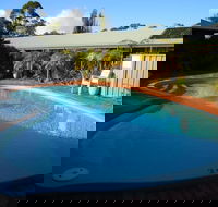 Tree Top Walk Motel - Sunshine Coast Guide