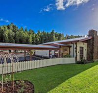 Gold Rush Inn - Sunshine Coast Guide