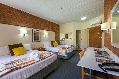 Alice In The Territory - Sunshine Coast Guide 3