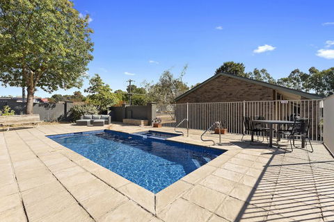 Bendigo Homestead Motor Inn & Apartments - Sunshine Coast Guide 5