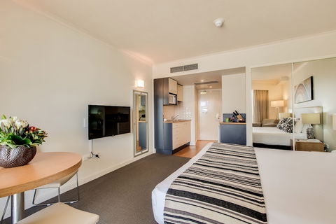 Central Cosmo Apartments - Sunshine Coast Guide 4