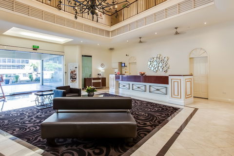 Central Cosmo Apartments - Sunshine Coast Guide 2