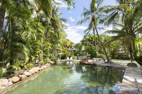 Seagulls Resort - Sunshine Coast Guide 0
