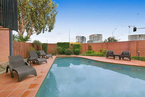 Kingsford Smith Motel - Sunshine Coast Guide 2