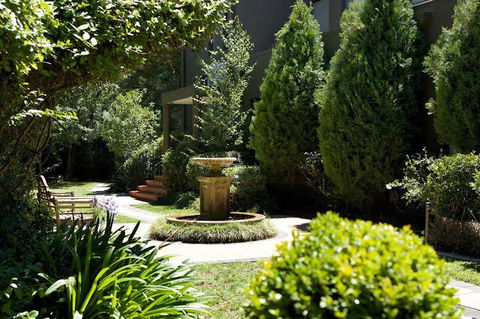 The York Canberra - Sunshine Coast Guide 0