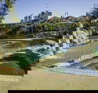 Paradise Island Resort - Sunshine Coast Guide