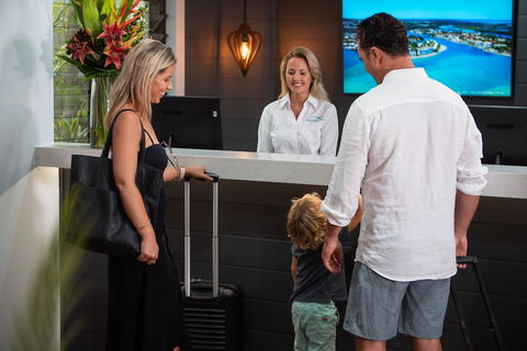 Ocean Breeze Resort - Sunshine Coast Guide 2