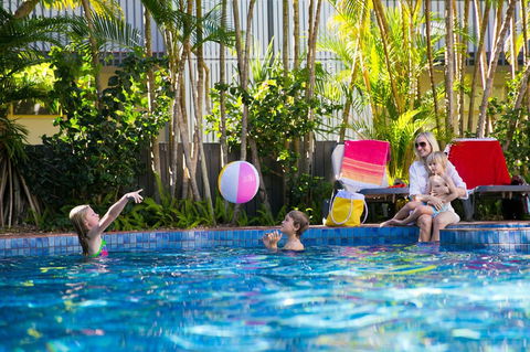 Ocean Breeze Resort - Sunshine Coast Guide 1