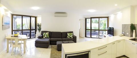 Ocean Breeze Resort - Sunshine Coast Guide 6