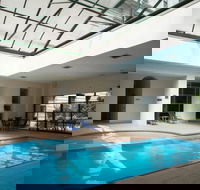 Grand Hotel Melbourne - Sunshine Coast Guide