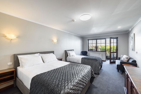 Adelaide Inn - Sunshine Coast Guide 5