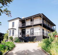 The Dragonfly Inn - Sunshine Coast Guide
