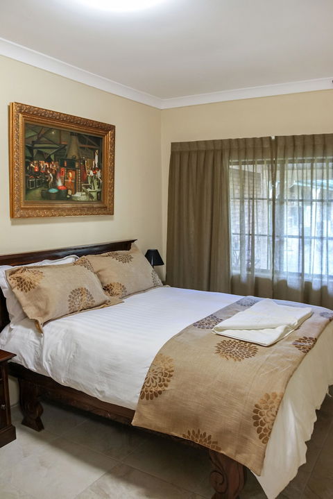 Overlander Homestead Motel - Sunshine Coast Guide 5