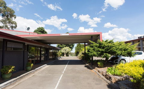 Alpine Motor Inn - Sunshine Coast Guide 1