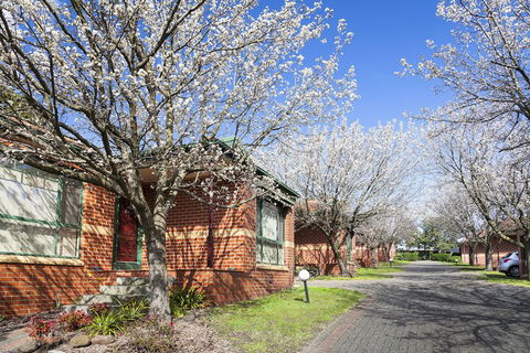 Mount Waverley Townhouses - Sunshine Coast Guide 2