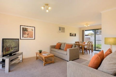 Mount Waverley Townhouses - Sunshine Coast Guide 0