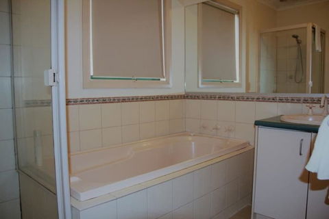 Mount Waverley Townhouses - Sunshine Coast Guide 4