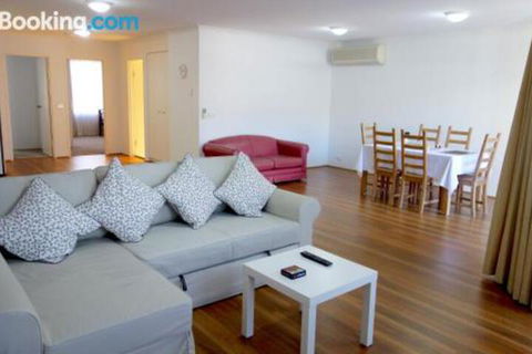 Kingston Terrace Apartments - Sunshine Coast Guide 4