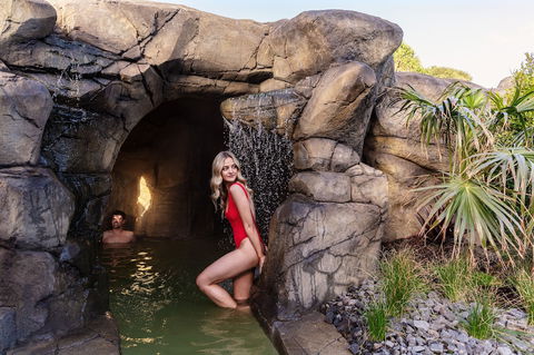 Deep Blue Hotel & Hot Springs - Sunshine Coast Guide 6