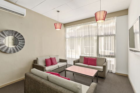 Adelaide Paringa - Sunshine Coast Guide 1