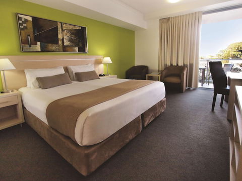 Oaks Townsville Gateway Suites - Sunshine Coast Guide 6