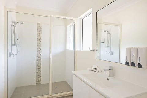 Park Regis Anchorage - Sunshine Coast Guide 4