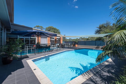Royal Pacific Hotel - Sunshine Coast Guide 2