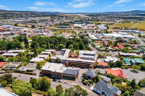 Coach House Launceston - Sunshine Coast Guide 0
