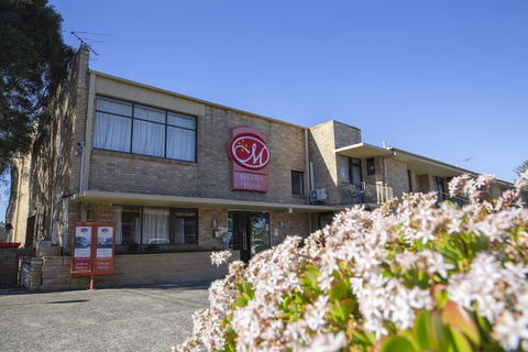 Metro Inn Ryde - Sunshine Coast Guide 1