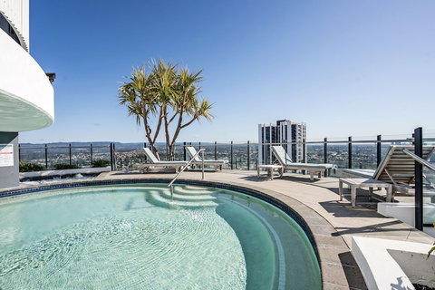 The Wave Resort - Sunshine Coast Guide 1