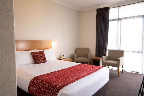 Admiralty Inn - Sunshine Coast Guide 6