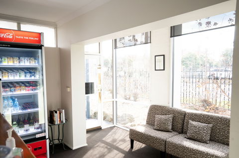 Admiralty Inn - Sunshine Coast Guide 0