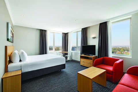 Travelodge Hotel Bankstown Sydney - Sunshine Coast Guide 4