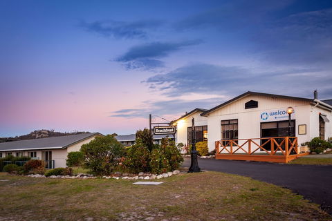 Beachfront At Bicheno - Sunshine Coast Guide 3