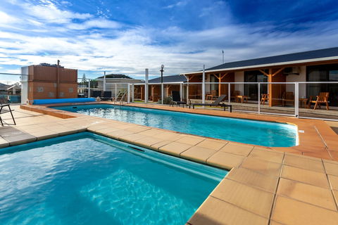 Beachfront At Bicheno - Sunshine Coast Guide 1